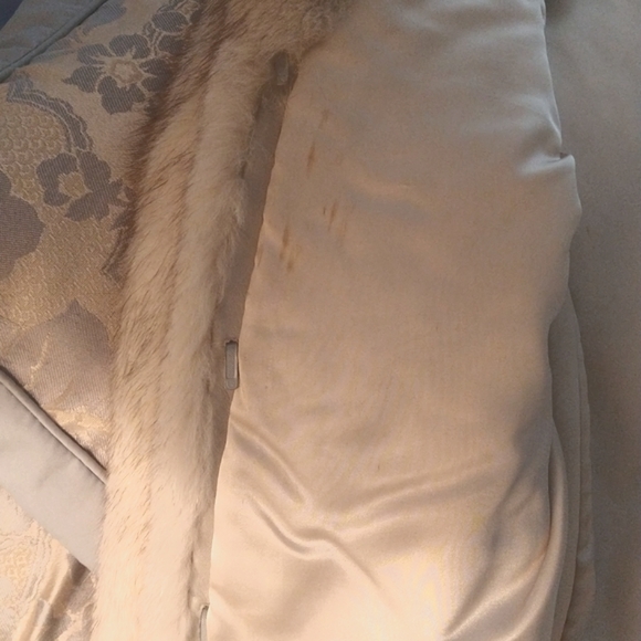 Saks 5th Ave. SAGA SILVER FOX FUR COAT, SZ S-M - Picture 4 of 4